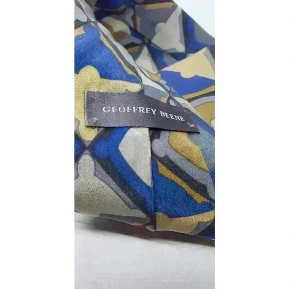Vintage MCM Silk Neck Tie 100% Silk Italy Geoffrey Beene Luxury Necktie Blue - Picture 5 of 6